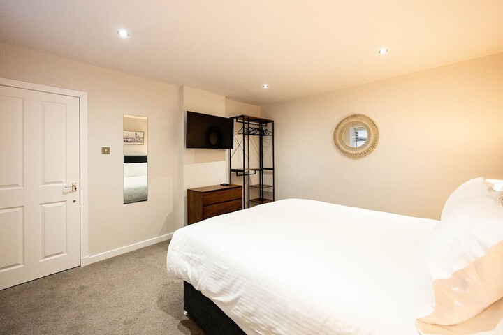 Room 15 of 34
