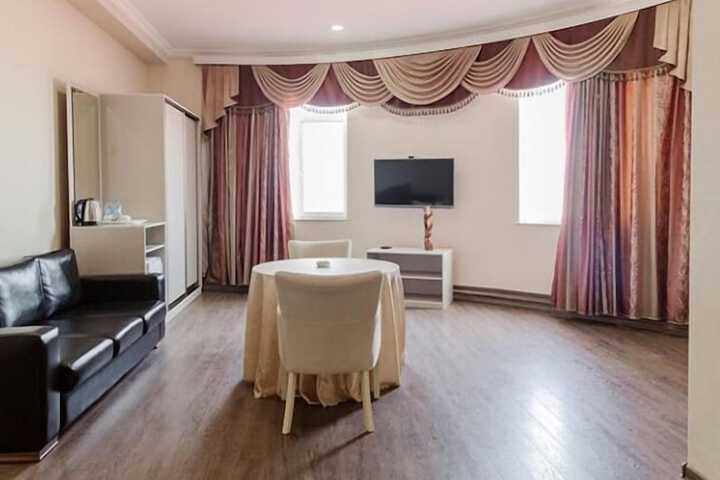 Room 2 of 63