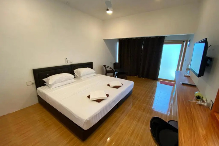 Room 3 of 21