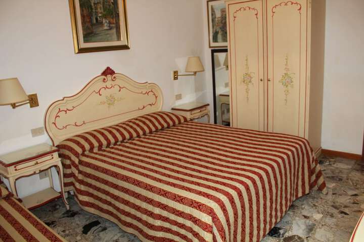 Room 3 of 25