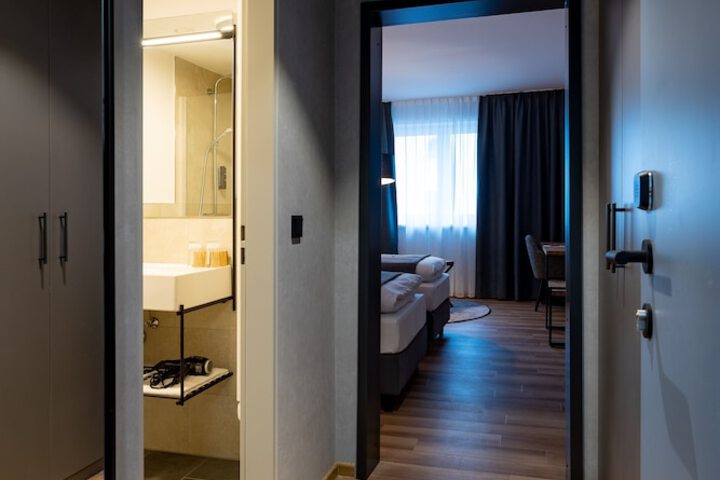 Room 28 of 58