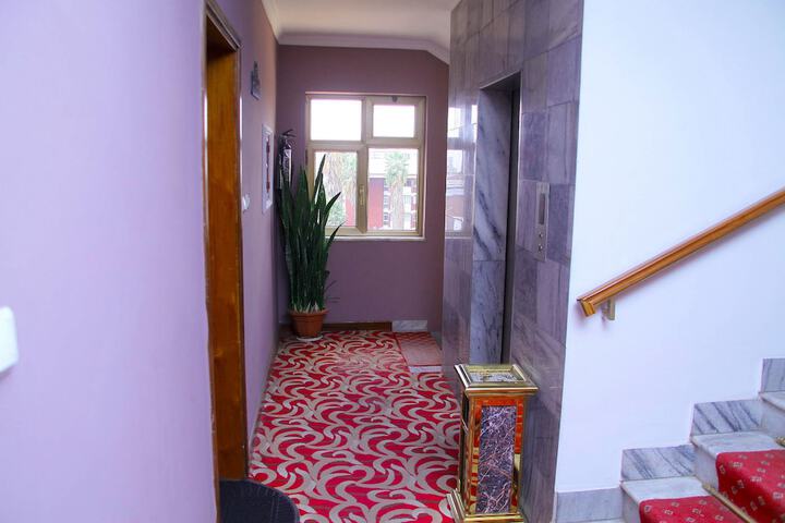 Ballroom/Hall 35 of 40