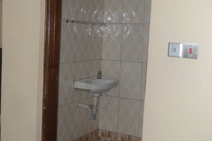 Room 9 of 16
