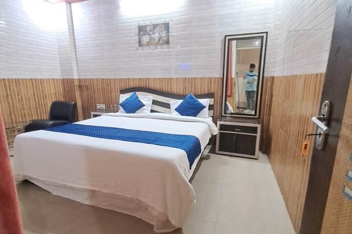 Room 10 of 14