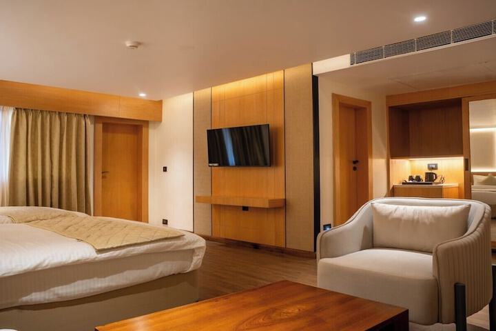 Room 42 of 61