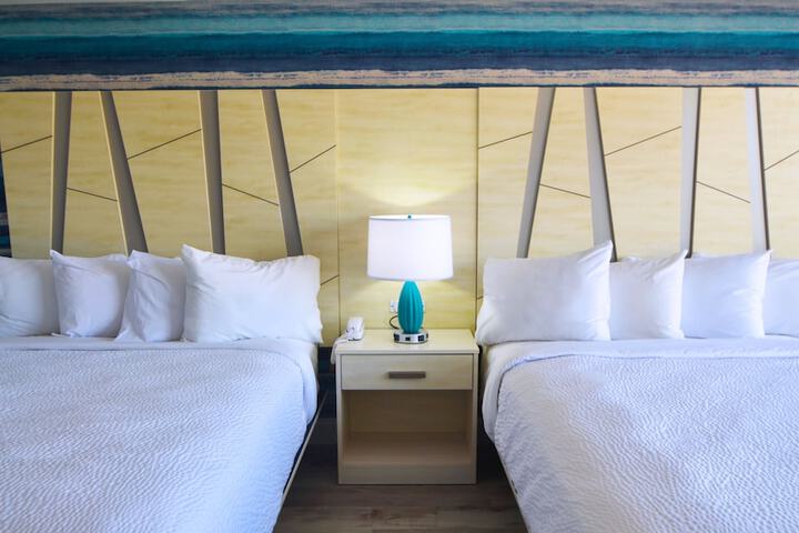 2 Queen Beds (6 of 9)