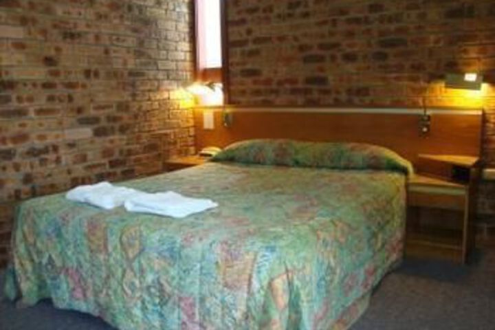 Room 4 of 10