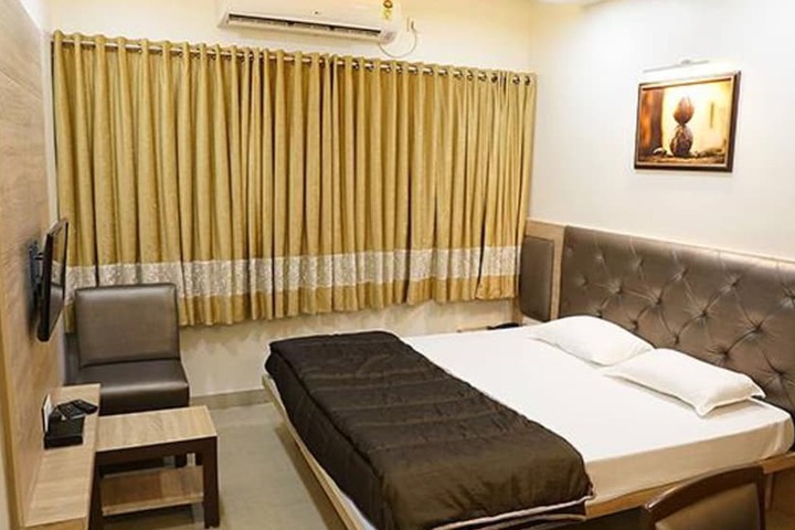 Room 5 of 13