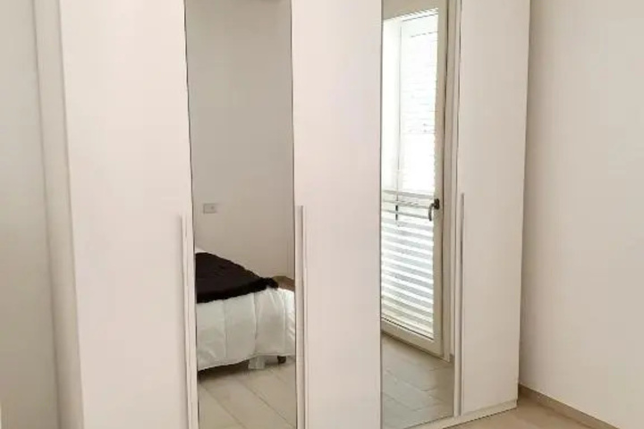 Room 5 of 11