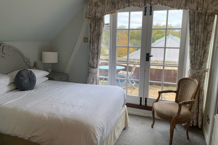 Room 10 of 32