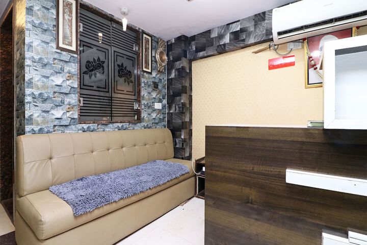 OYO 8219 HOTEL MANAN