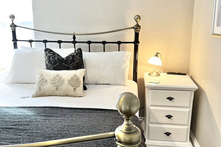 Room 5 of 74