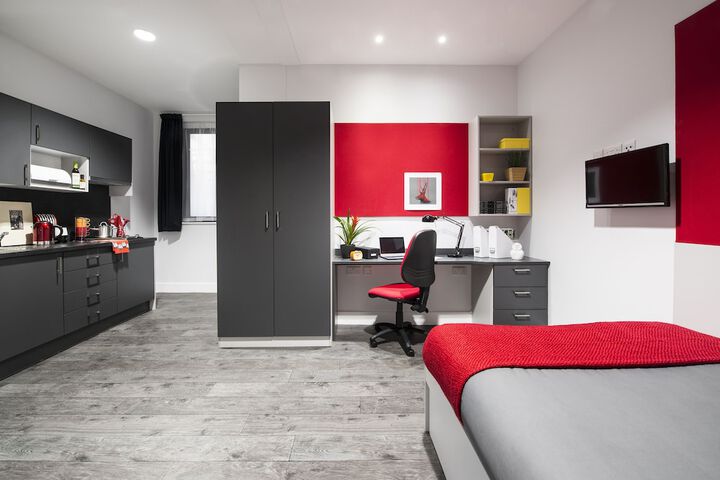 Room 6 of 17