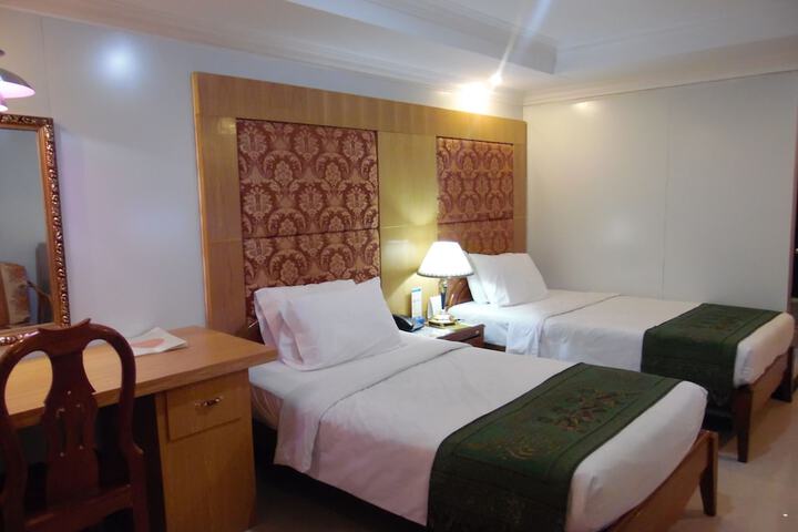 Room 16 of 40