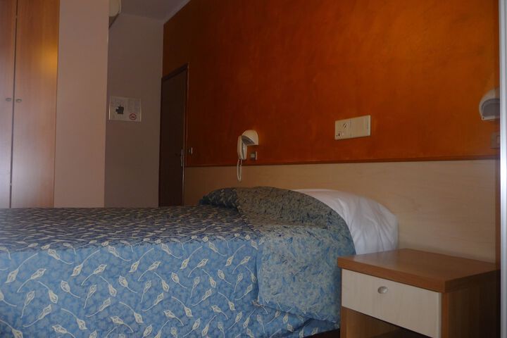 Room 10 of 60