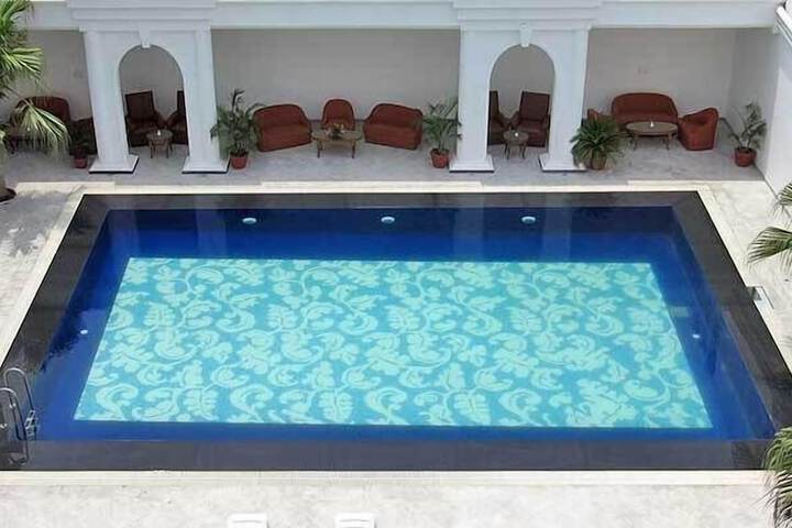 Pool Hotel