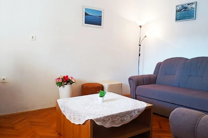 Room 5 of 25