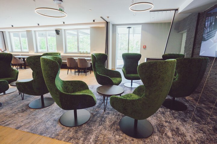Lounge 52 of 62