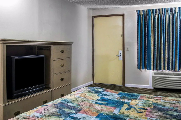 Room 5 of 15