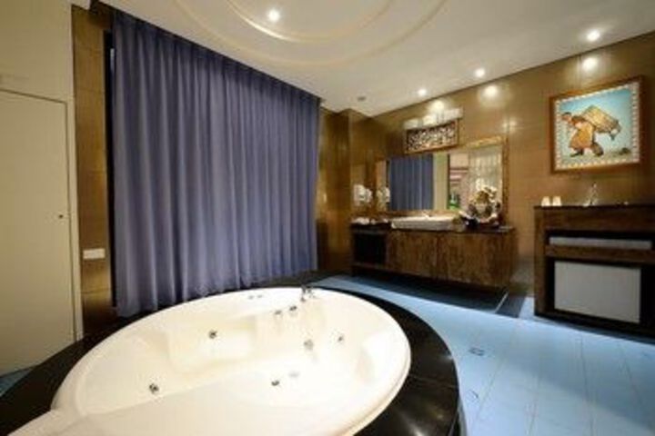 Hot Tub 100 of 118