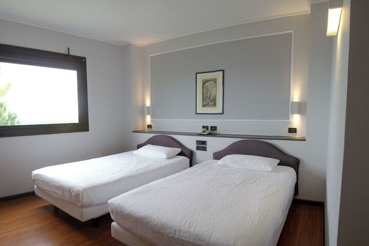 Room 21 of 87