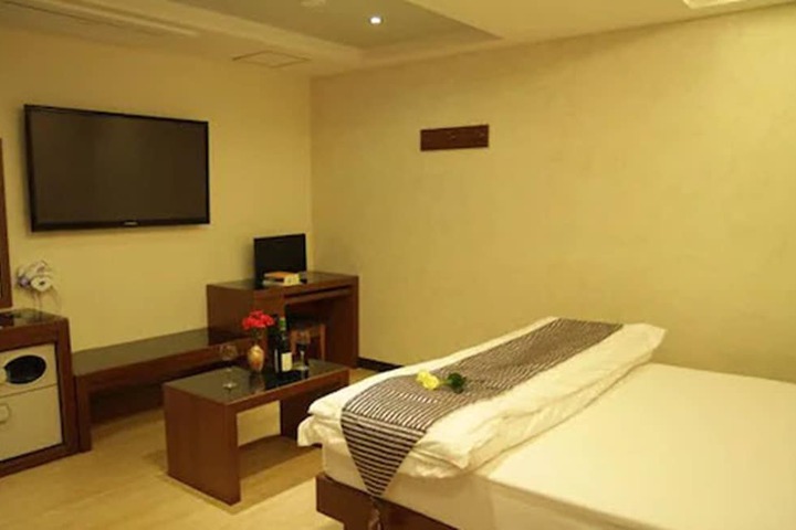 Room 19 of 29