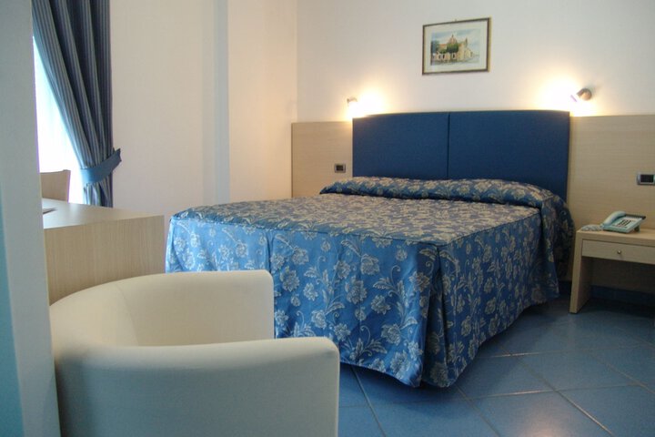 Room 8 of 44