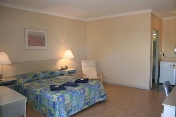Room 7 of 16