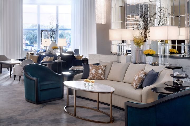 Lounge 92 of 103