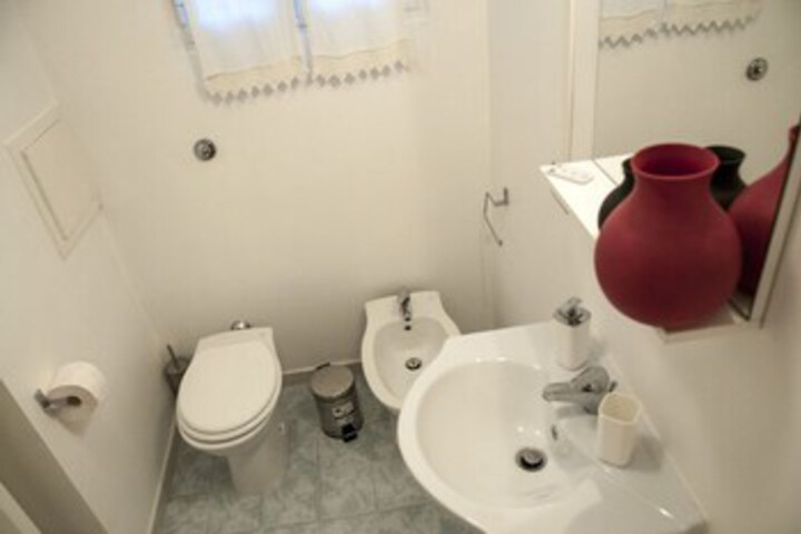 Room 4 of 48