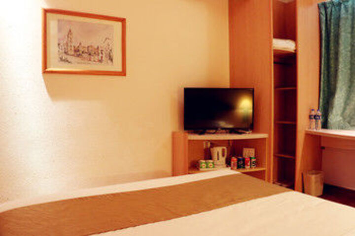 Room 13 of 29
