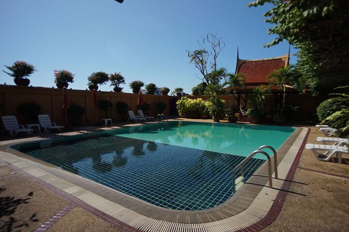 Pool 41 of 52