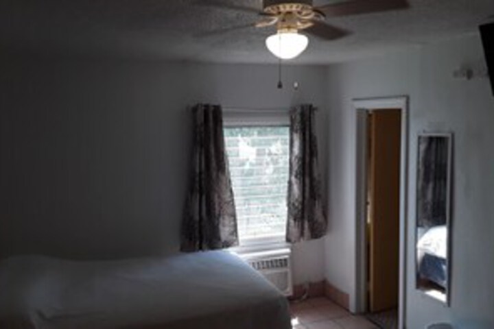 Room 22 of 204