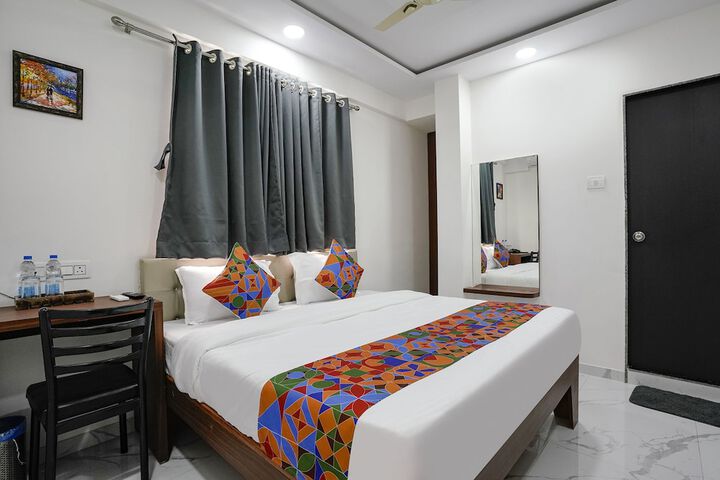 Room 13 of 28