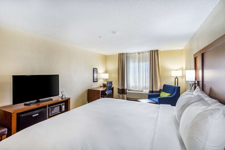 1 King Bed (6 of 12)