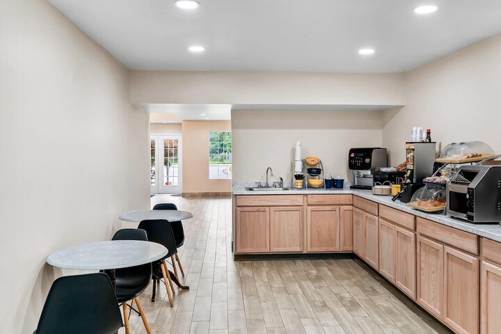 Breakfast/Coffee Service 22 of 27