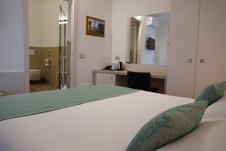 Room 10 of 64