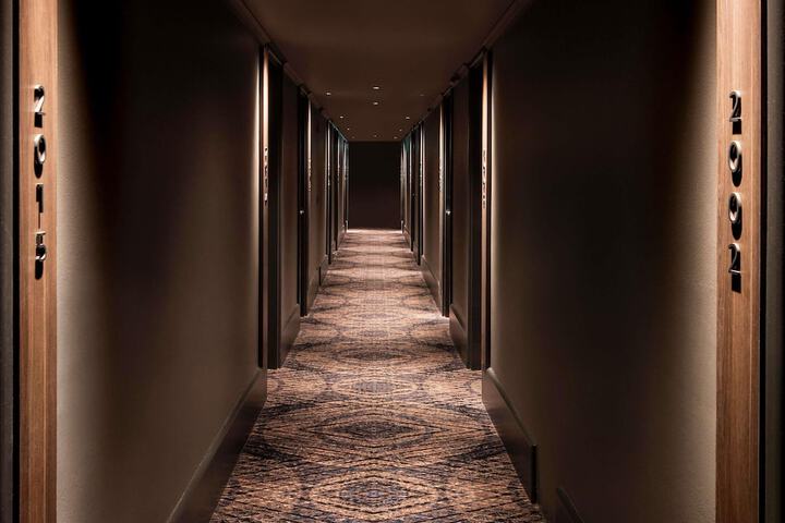 Room 25 of 102