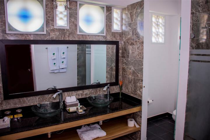 Room 10 of 32