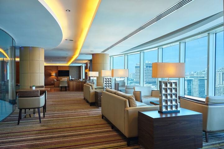 Lounge 126 of 130