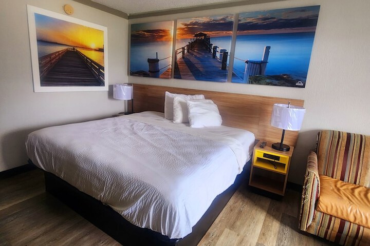 1 King Bed (8 of 31)