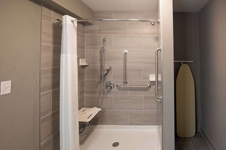 1 Double Bed Accessible (11 of 44)