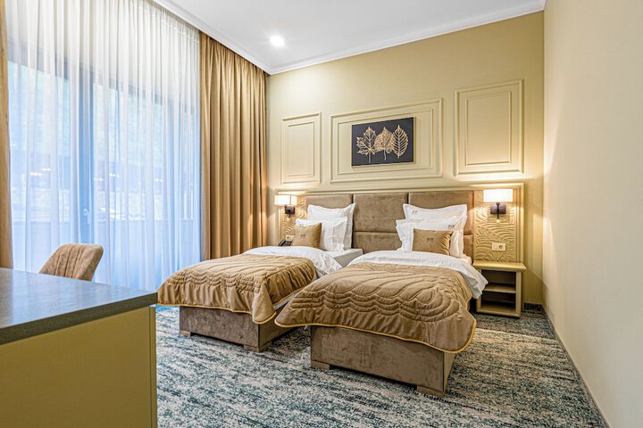 Room 6 of 19