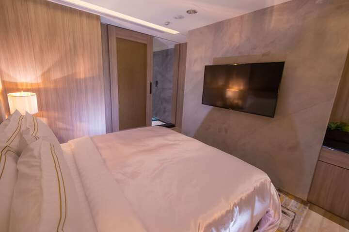 Room 6 of 71