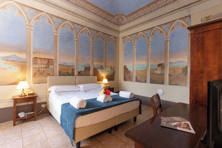 Room 2 of 77
