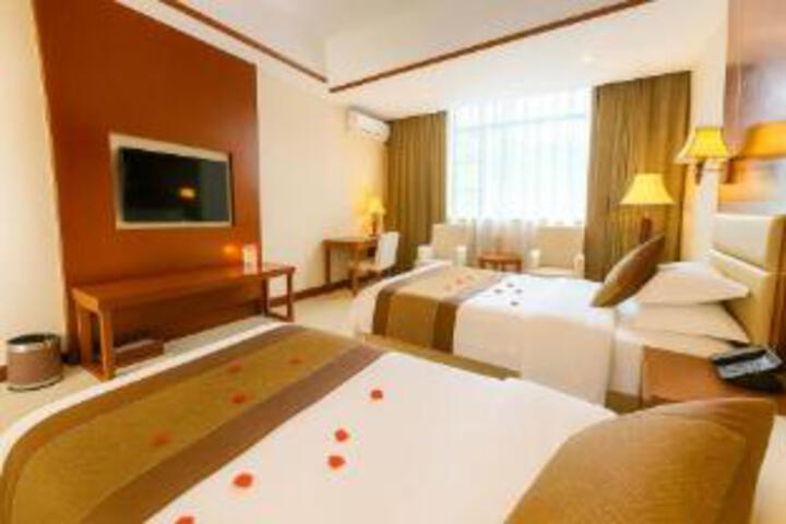 Room 6 of 8
