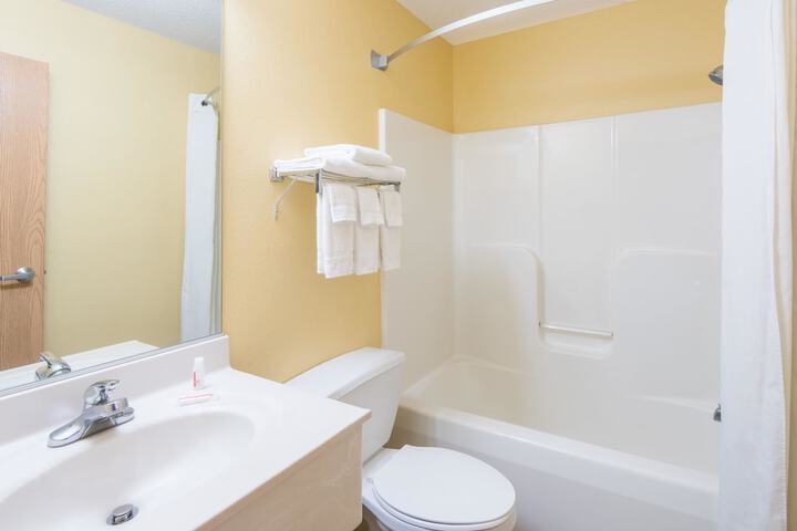 1 Queen Bed Mobility Accessible (4 of 16)