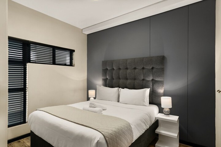 Room 41 of 215