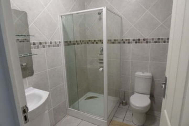 Room 4 of 16