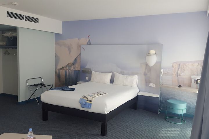 Room 12 of 110